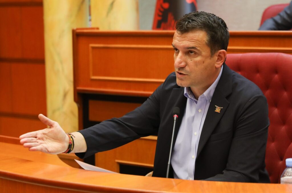 Kushtetuesja merr vendimin, nuk ka zgjedhje, Veliaj rikthehet si kryetar Bashkie i Tiranës